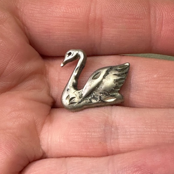 Jewelry - SOLD. 925 Silver Swan, Gorgeous!